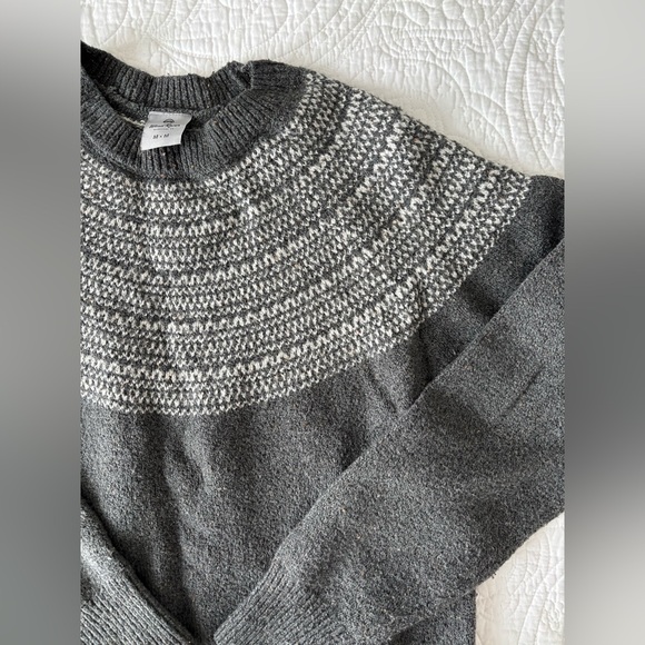 Gray and White Patterned Sweater - Picture 2 of 11